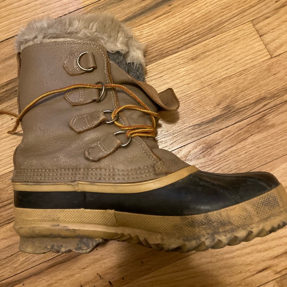 Sorel snow boots - worn but no defects